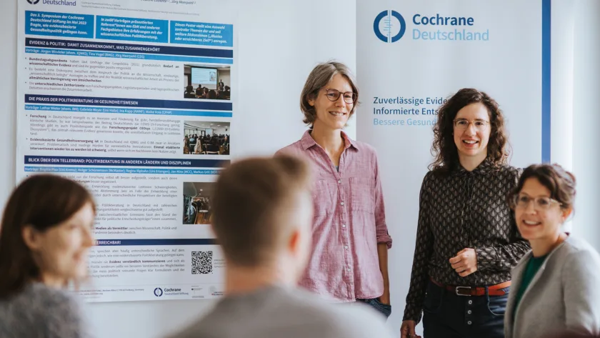 Personen in einem Veranstaltungsraum