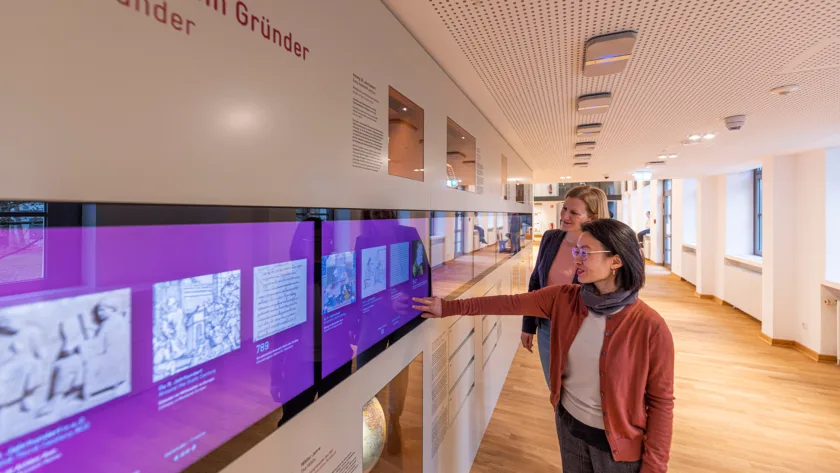 Ausstellung mit Personen