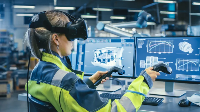 Frau mit VR-Brille